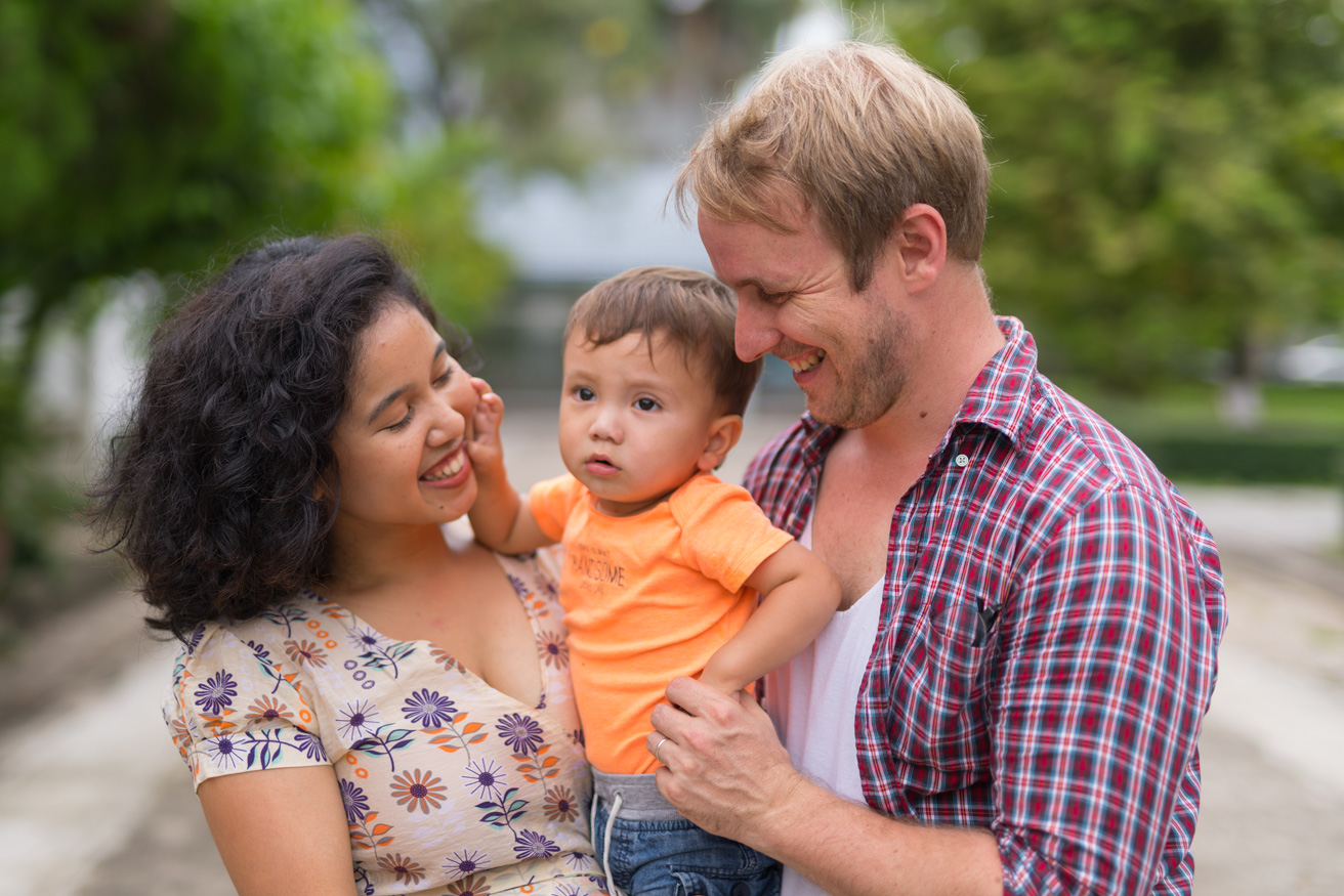 Male Fertility Clinic in Houston Happy copule with a baby after visiting Male Fertility Clinic in Houston